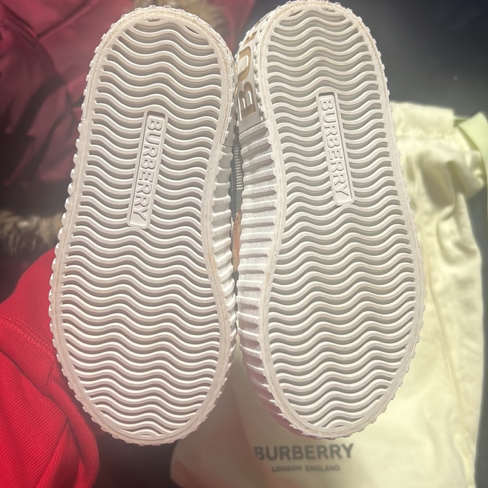 Authentic Burberry - Picture 3 of 5